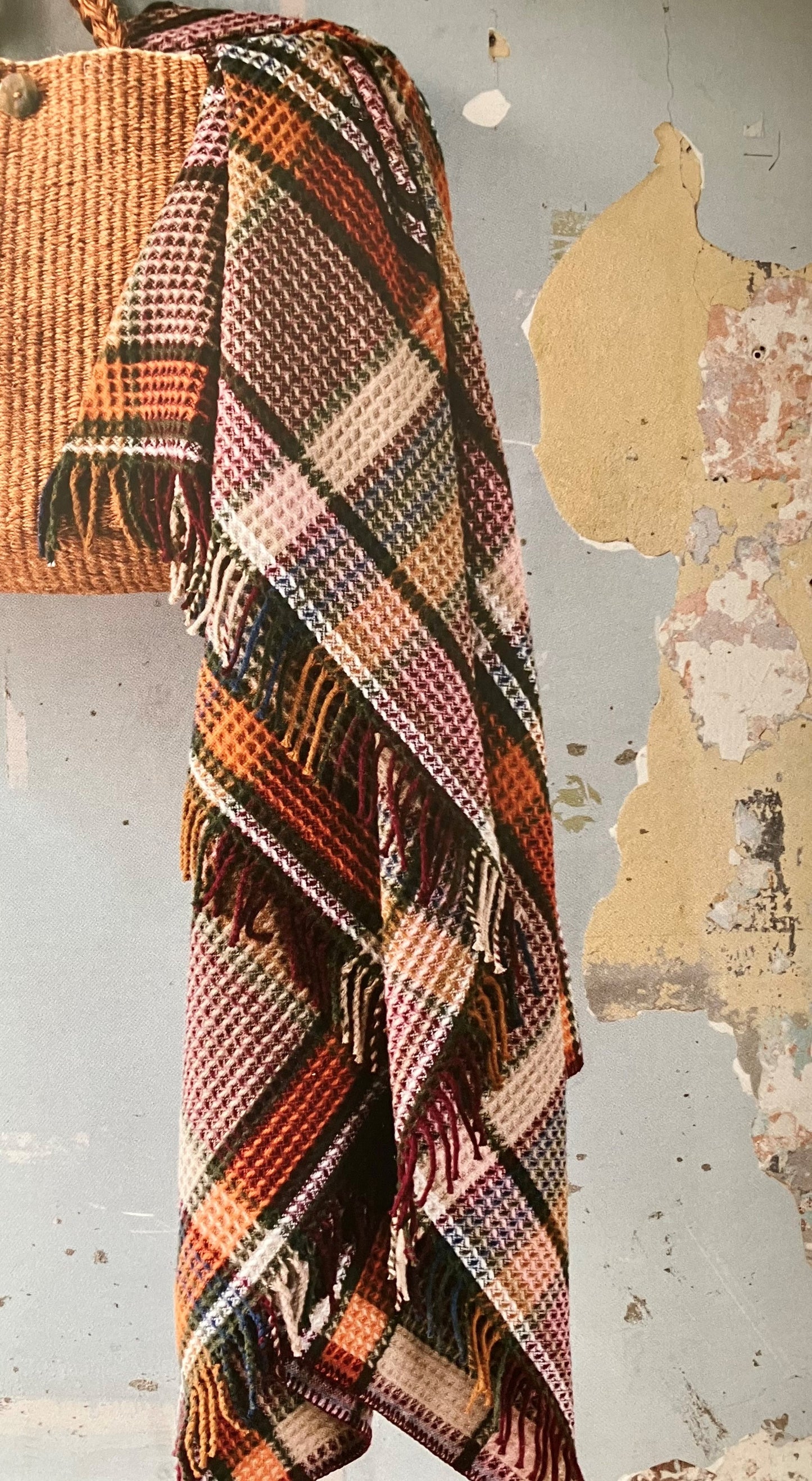 Soft Scotch Check Woven Fringed Throw