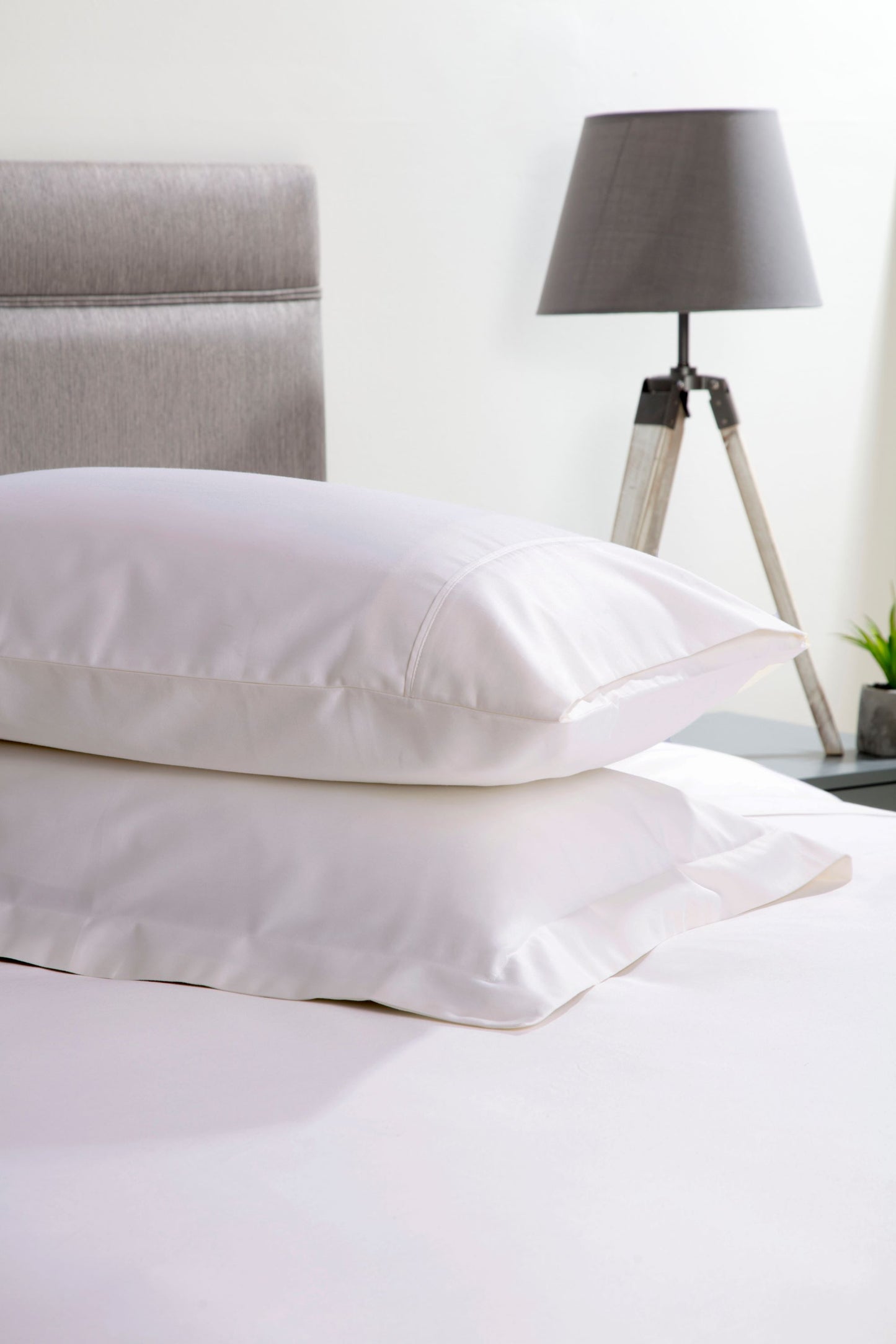 600 Thread Count Cotton Bed Linen in White