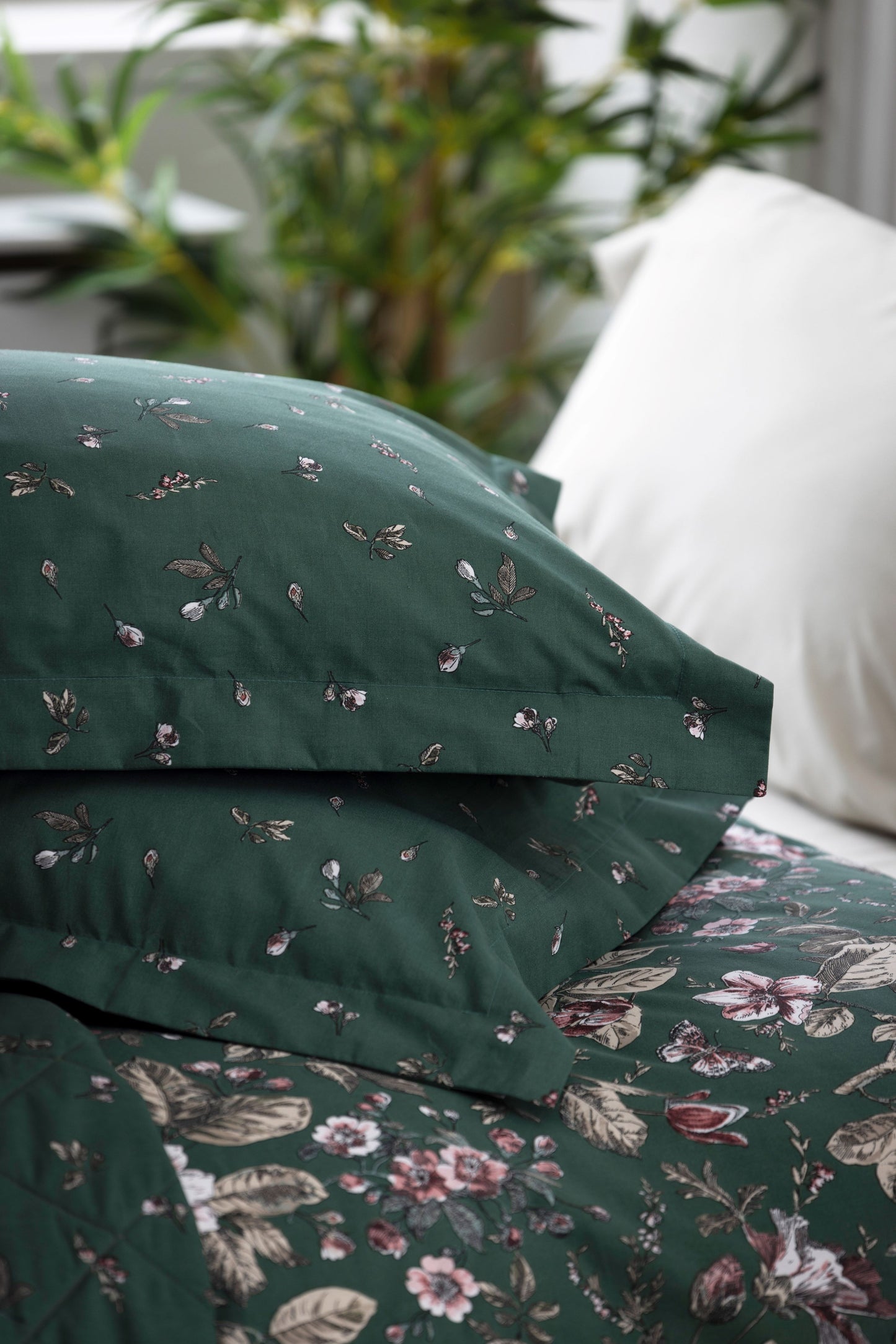 Stunning Aiyla Floral Design Duvet Cover in Green
