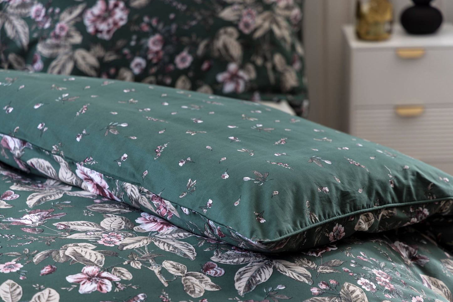 Stunning Aiyla Floral Design Duvet Cover in Green