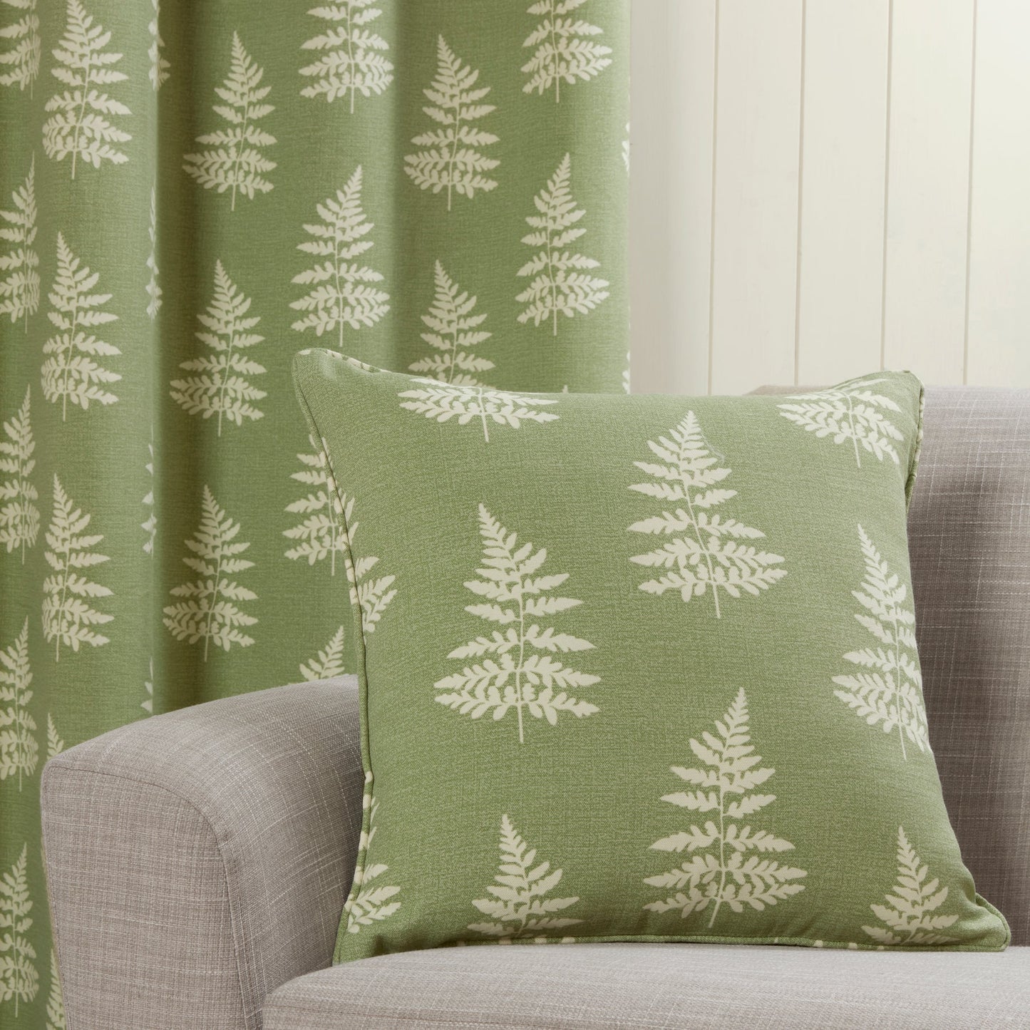 Fern Leaf Print Design Pair Curtains in Green