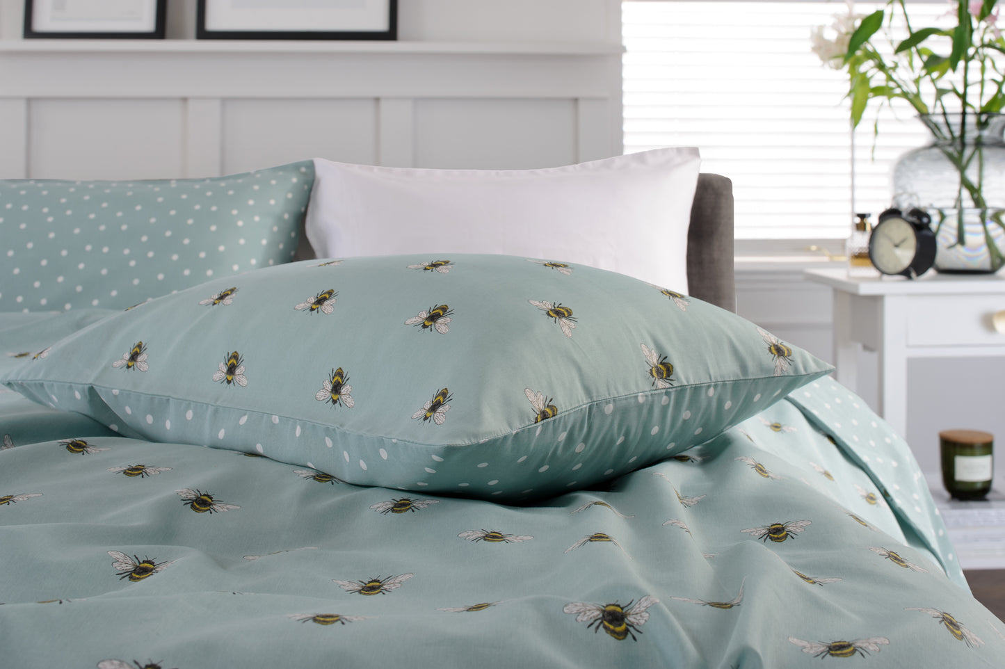 Honey Bee Design Duvet Cover Set in Sage