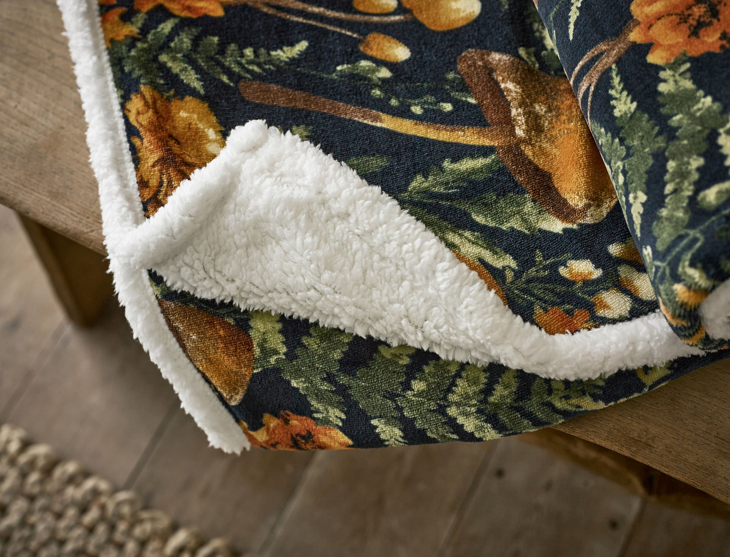 Supersoft Sherpa Reverse Mushroom Design Throw in Green