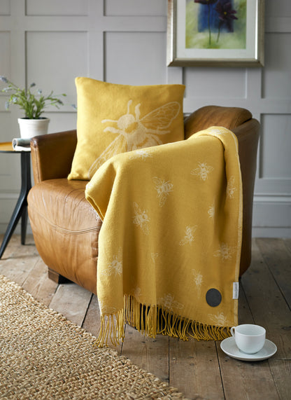 Acrylic Supersoft Fringed Throw Bee Design