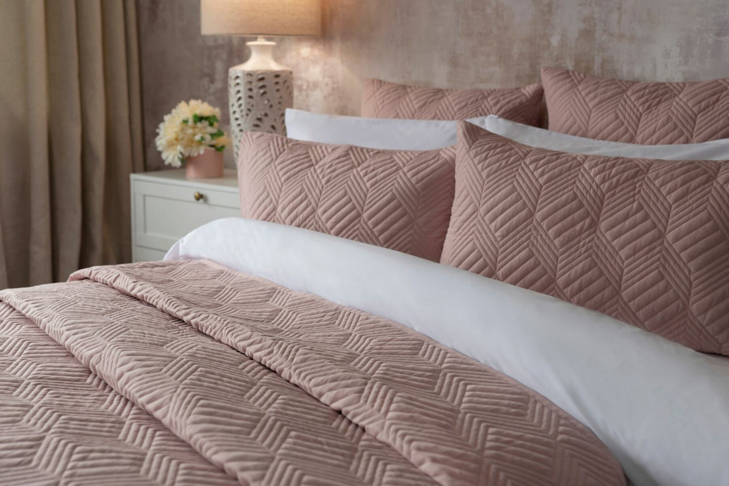 Lisbon Quilted Bedspread Blush Pink