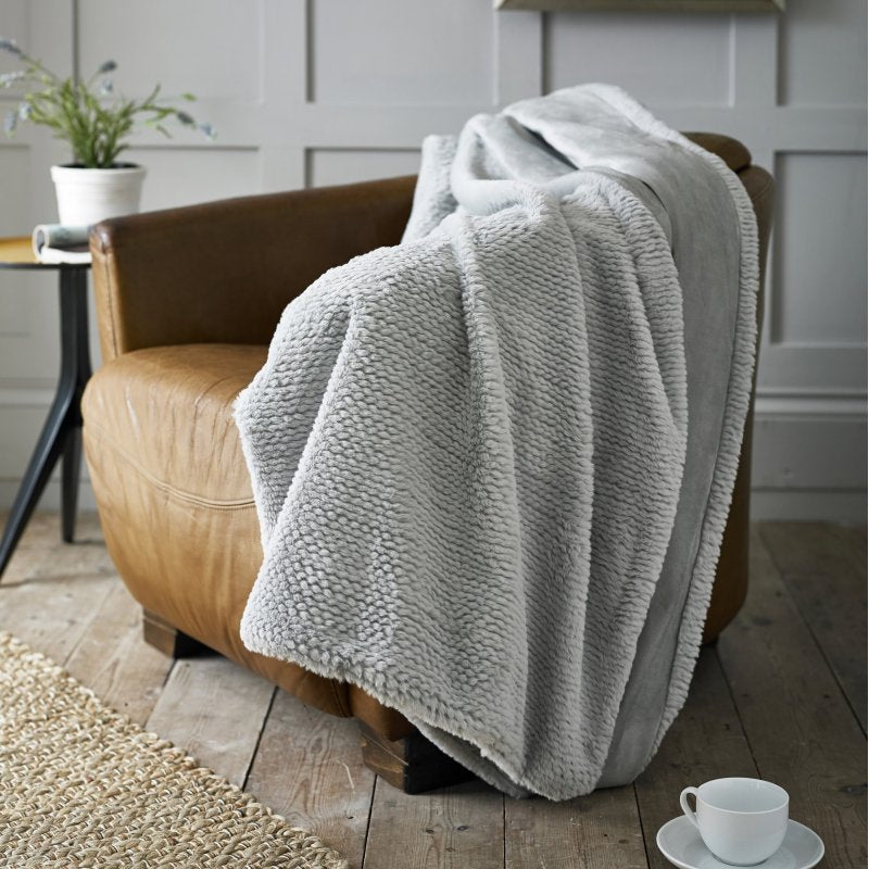 Supersoft Faux Fur Knit Style Throw Blanket in Platinum