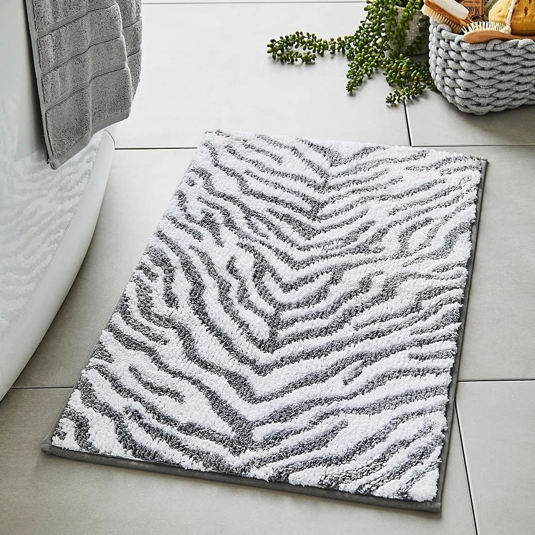 Zebra Jacquard Design Bath Towels in Silver Grey