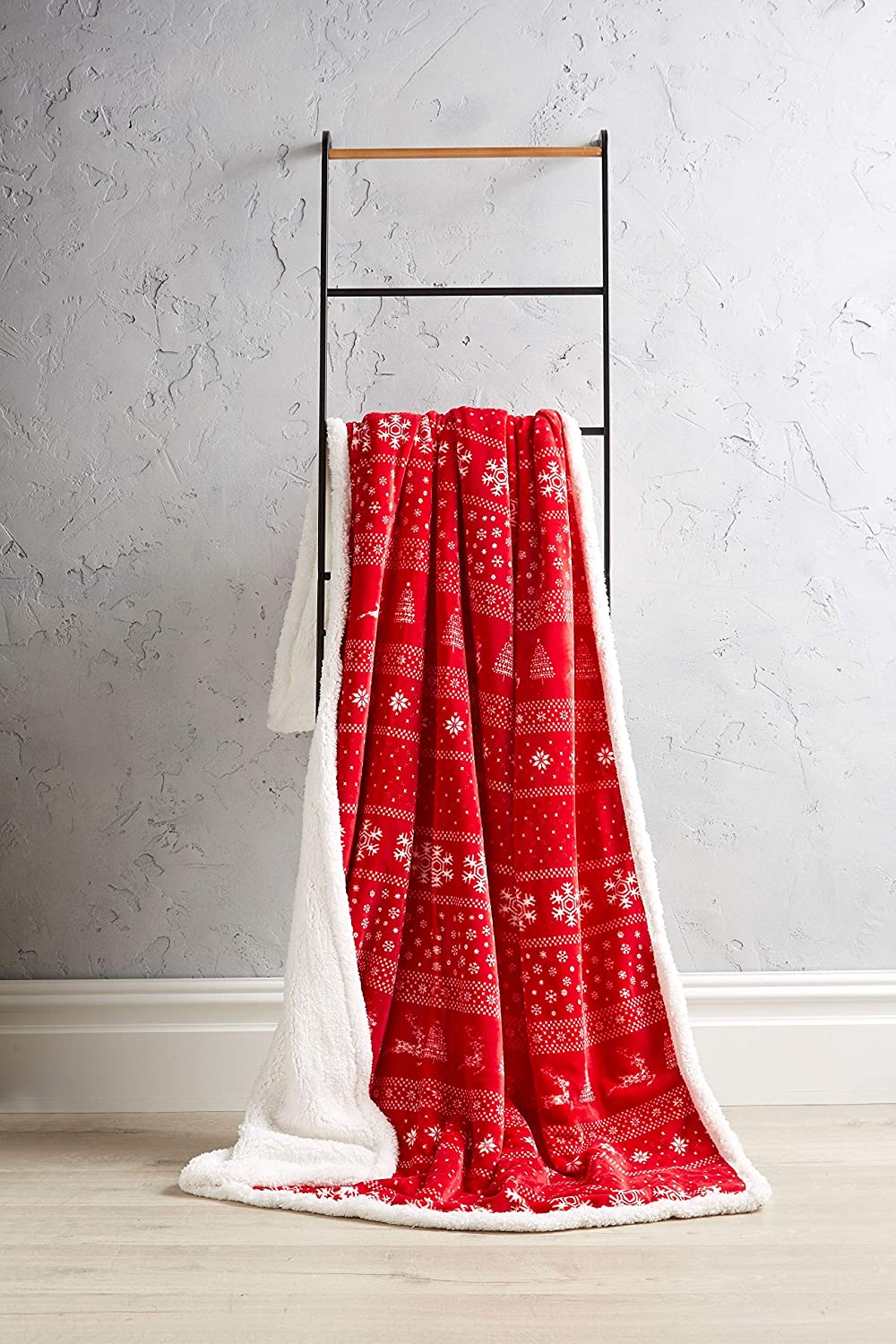 Supersoft Sherpa Reverse Snowflake Design Throw in Red